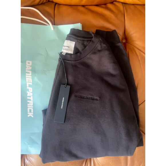 DANIEL PATRICK BLACK MENS SWEATER W/TAGS